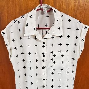 Sleevless White Cross Pattern Blouse